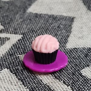 Monster High Doll G3 Coffin Bean Cafe Replacement Pink Plate Brain Cupcake